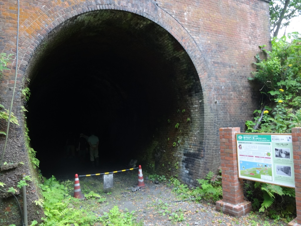 トンネル入口
